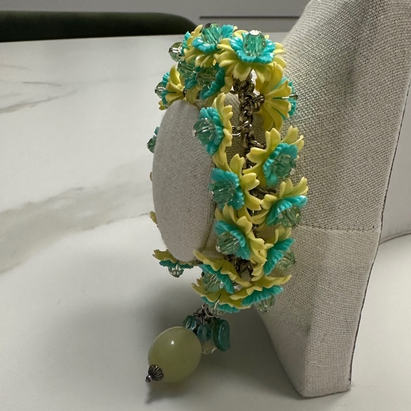DANNY POLLAK - Playful Floral Bracelet in Yellow and Deep Turquoise Blue - Picture 6 of 13